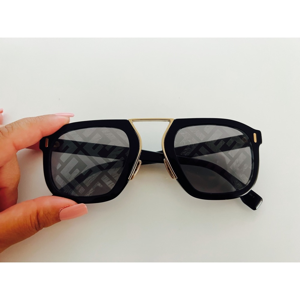 🖤 Fendi Hologram Sunglasses - Unisex 👓